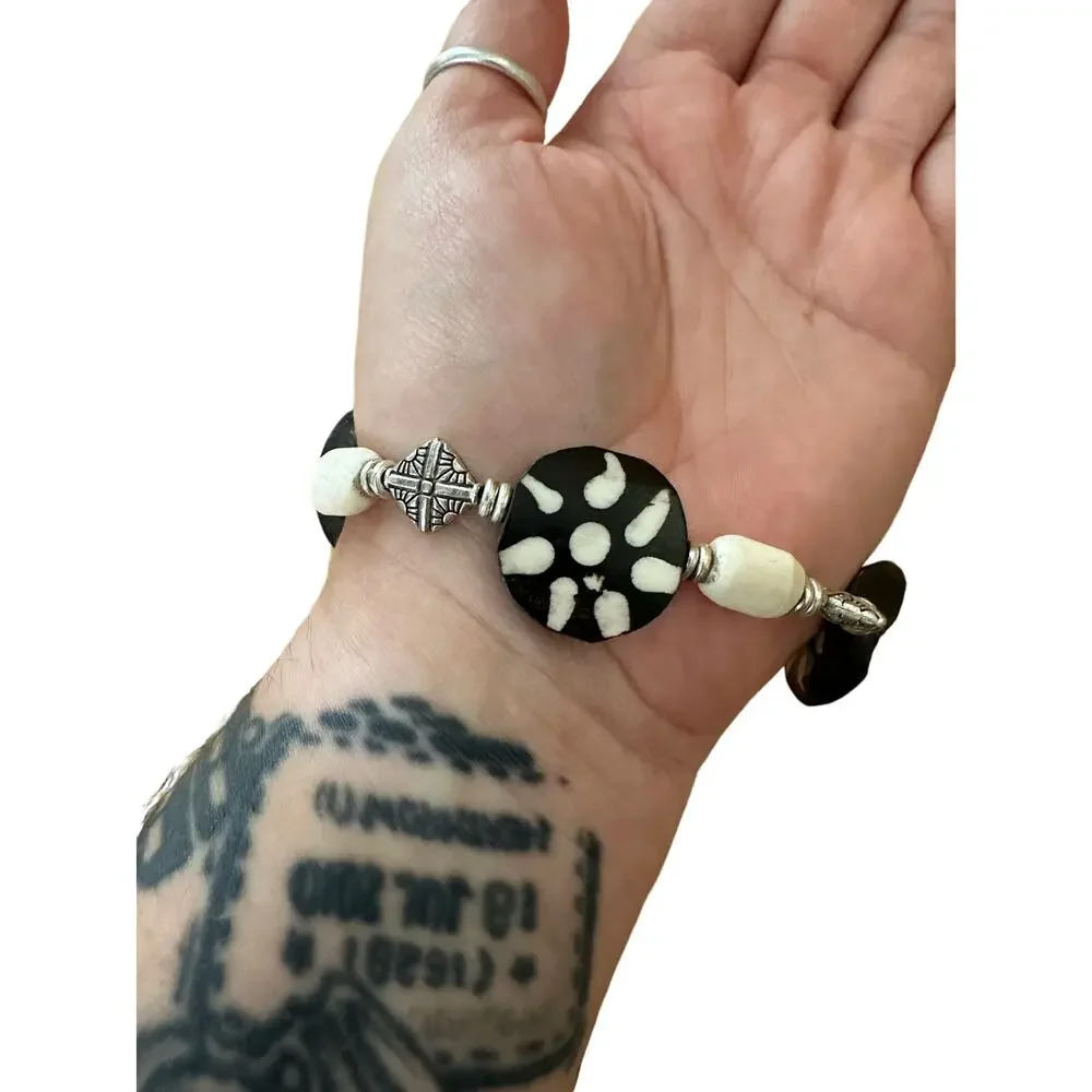 Black and White Wood Bone Beaded Flower Bracelet